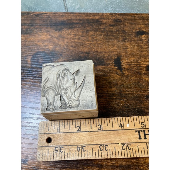 Vintage Rhino Relief Carved Trinket Box Stone Resin Safari Wildlife Jewelry Box - Picture 6 of 6